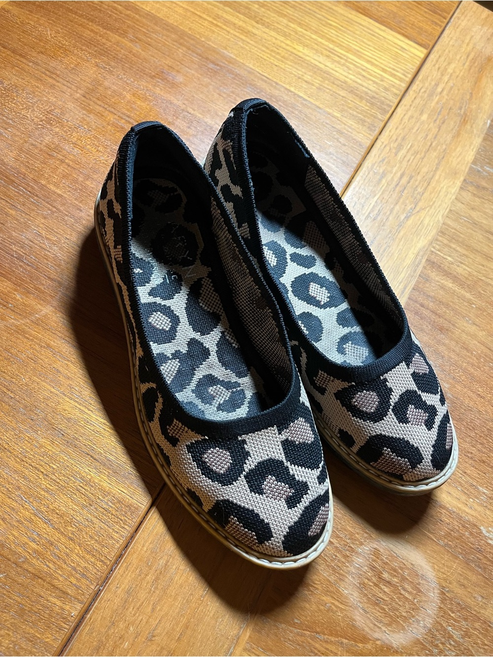 Taryn Rose Black and Beige Leopard Knit Ballet Flats
